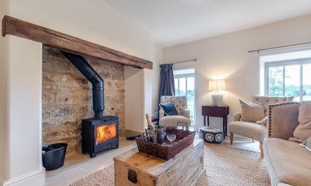 3 Bed in Winkhill 1
