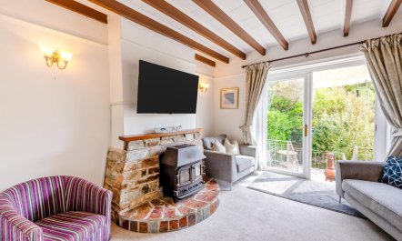3 Bed in Hope Cove 1