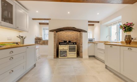 4 Bed in Bere Regis 2