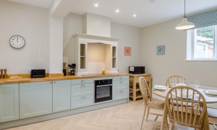 2 Bed in Mannington 8