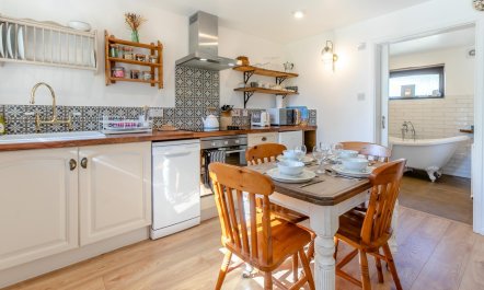 2 Bed in St. Martin 8