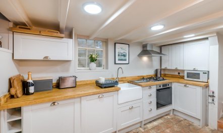 3 Bed in Robin Hoods Bay 2