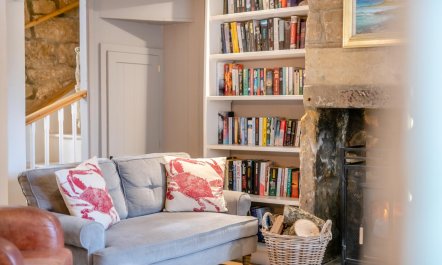 3 Bed in Robin Hoods Bay 8