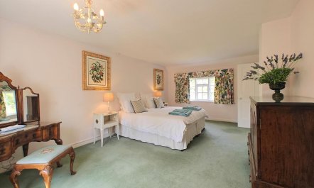 2 Bed in Chilmark 1