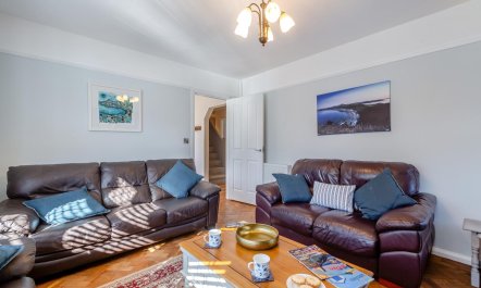 4 Bed in Llanbedrog 6
