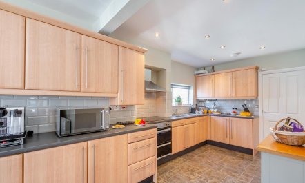 4 Bed in Llanbedrog 8