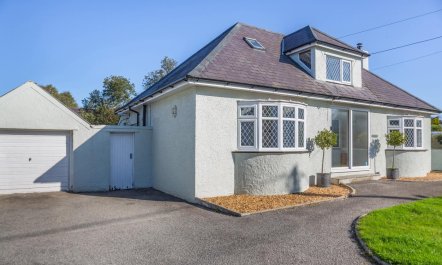 4 Bed in Llanbedrog