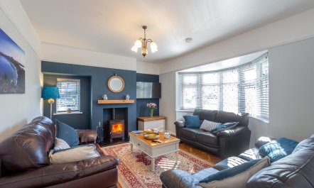 4 Bed in Llanbedrog 1