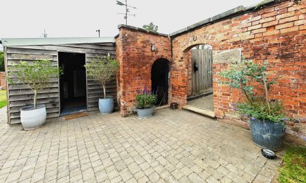 1 Bed in Rocester 6