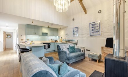 1 Bed in Moylegrove 7