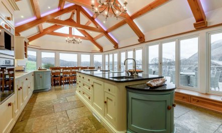 10 Bed in Howtown 3