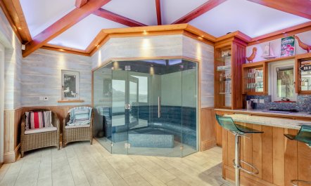 10 Bed in Howtown 4