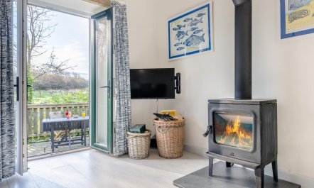 1 Bed in Moylegrove 6