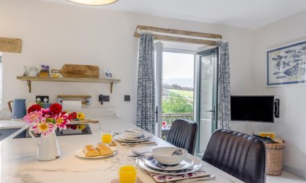 1 Bed in Moylegrove 7