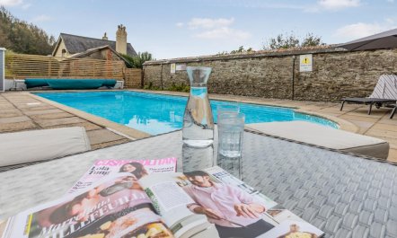 2 Bed in Lobb 1