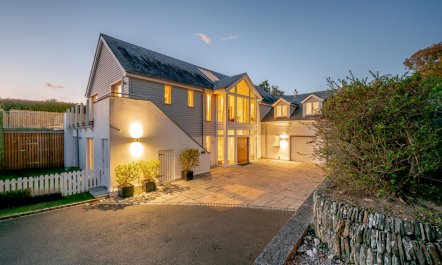 5 Bed in Rock