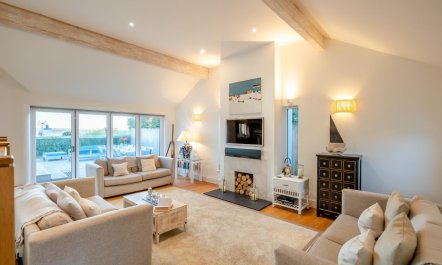 5 Bed in Rock 7