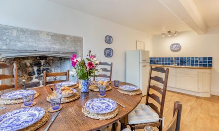 3 Bed in Beaminster 1