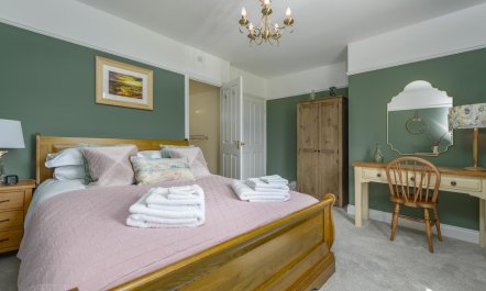 4 Bed in Stamford 3