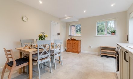 2 Bed in Knodishall 9