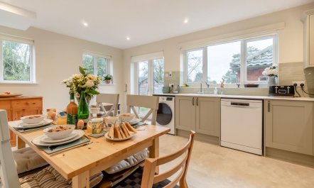 2 Bed in Knodishall 1
