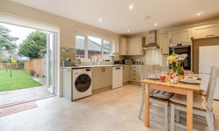 2 Bed in Knodishall 2