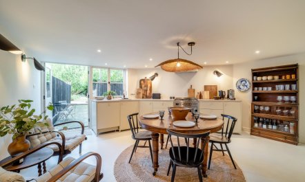 3 Bed in Winfrith Newburgh