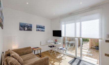 1 Bed in Itchenor 1