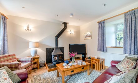 3 Bed in Ponthirwaun 2
