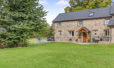 3 Bed in Ponthirwaun 0