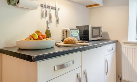 2 Bed in The Hendre 8