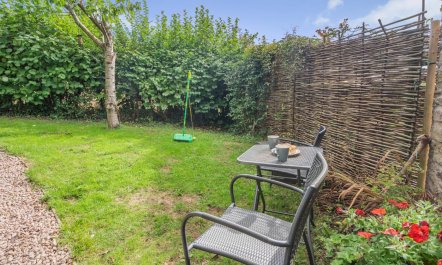 2 Bed in The Hendre 1