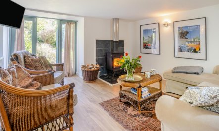 2 Bed in The Hendre 1
