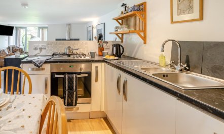 2 Bed in The Hendre 7