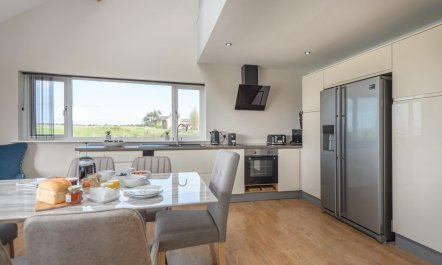 3 Bed in Red Row 6