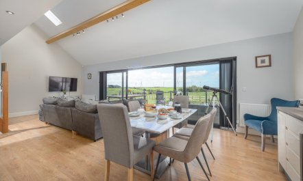 3 Bed in Red Row 7