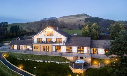 11 Bed in Llanbedr Dyffryn Clwyd
