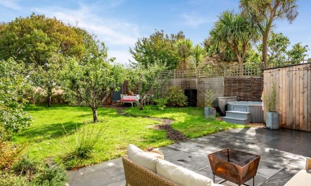 3 Bed in Milford On Sea 0