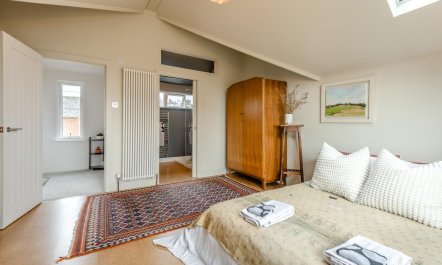 3 Bed in Milford On Sea 9