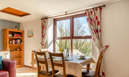 2 Bed in Woodford 1