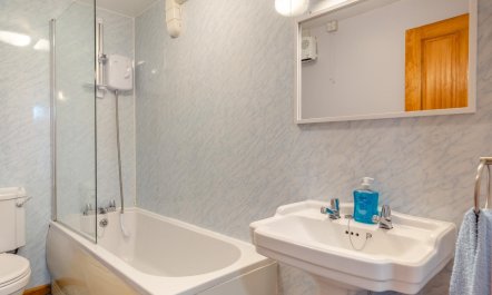 2 Bed in Woodford 9