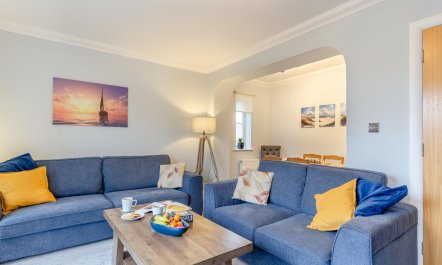 4 Bed in Weymouth 1