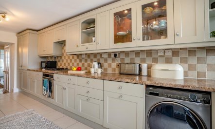 3 Bed in Mumbles 9