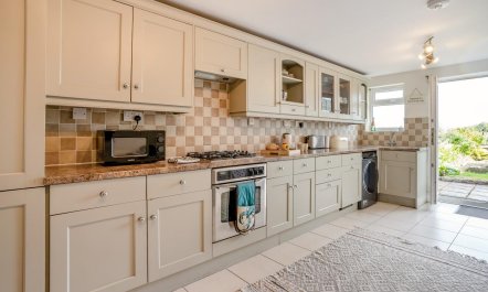 3 Bed in Mumbles 7