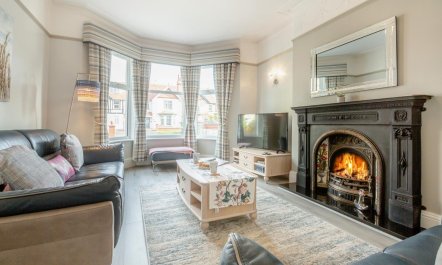 6 Bed in Llandudno 1