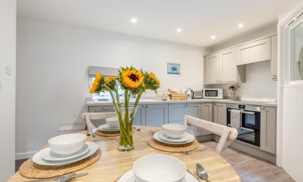 2 Bed in Lobb 5