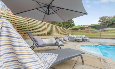 2 Bed in Lobb 1