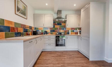 2 Bed in Blandford St. Mary 2