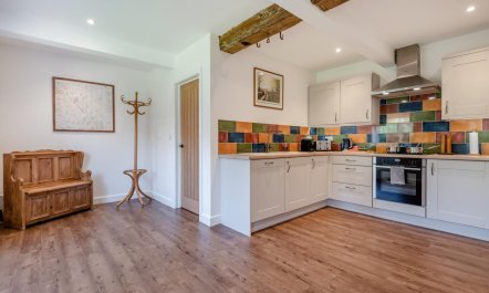 2 Bed in Blandford St. Mary 7