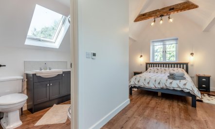 2 Bed in Blandford St. Mary 3